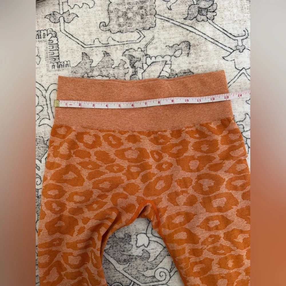 NVGTN Burnt Orange Leopard Seamless Leggings - Picture 6 of 6